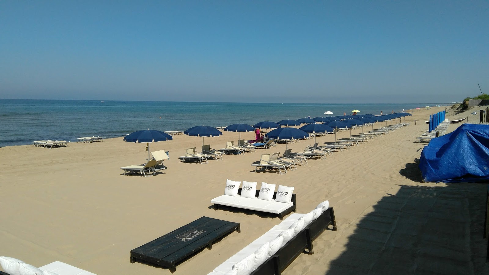Fotografie cu Spiaggia di Sabaudia zonele de facilități
