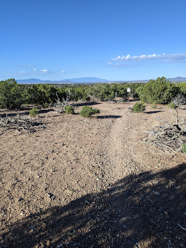 La Tierra Trailhead