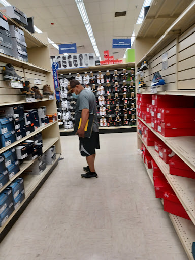 Sporting Goods Store «Academy Sports + Outdoors», reviews and photos, 7513 N Interstate Hwy 35, Austin, TX 78752, USA