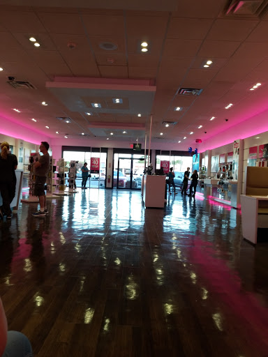 Cell Phone Store «T-Mobile», reviews and photos, 62 Sunrise Hwy, Lindenhurst, NY 11757, USA