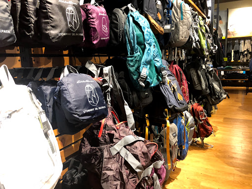 Clothing Store «Eddie Bauer Outlet», reviews and photos, 18501 Outlet Blvd #300, Chesterfield, MO 63005, USA