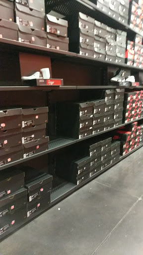 Sporting Goods Store «Nike Factory Store», reviews and photos, 1 Outlet Blvd #600, Wrentham, MA 02093, USA