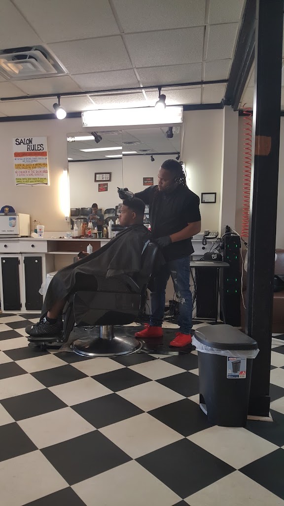Mae's Chateau Beauty Salon/ In & Out Barber Shop 38614