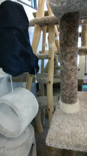 Pet Supply Store «Mini Pet Mart», reviews and photos, 876 NW 6th St, Grants Pass, OR 97526, USA