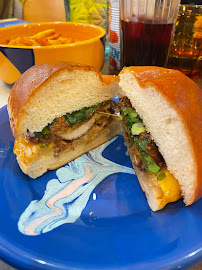 Sandwich au poulet du Restaurant de hamburgers Bomaye Burger à Paris - n°1