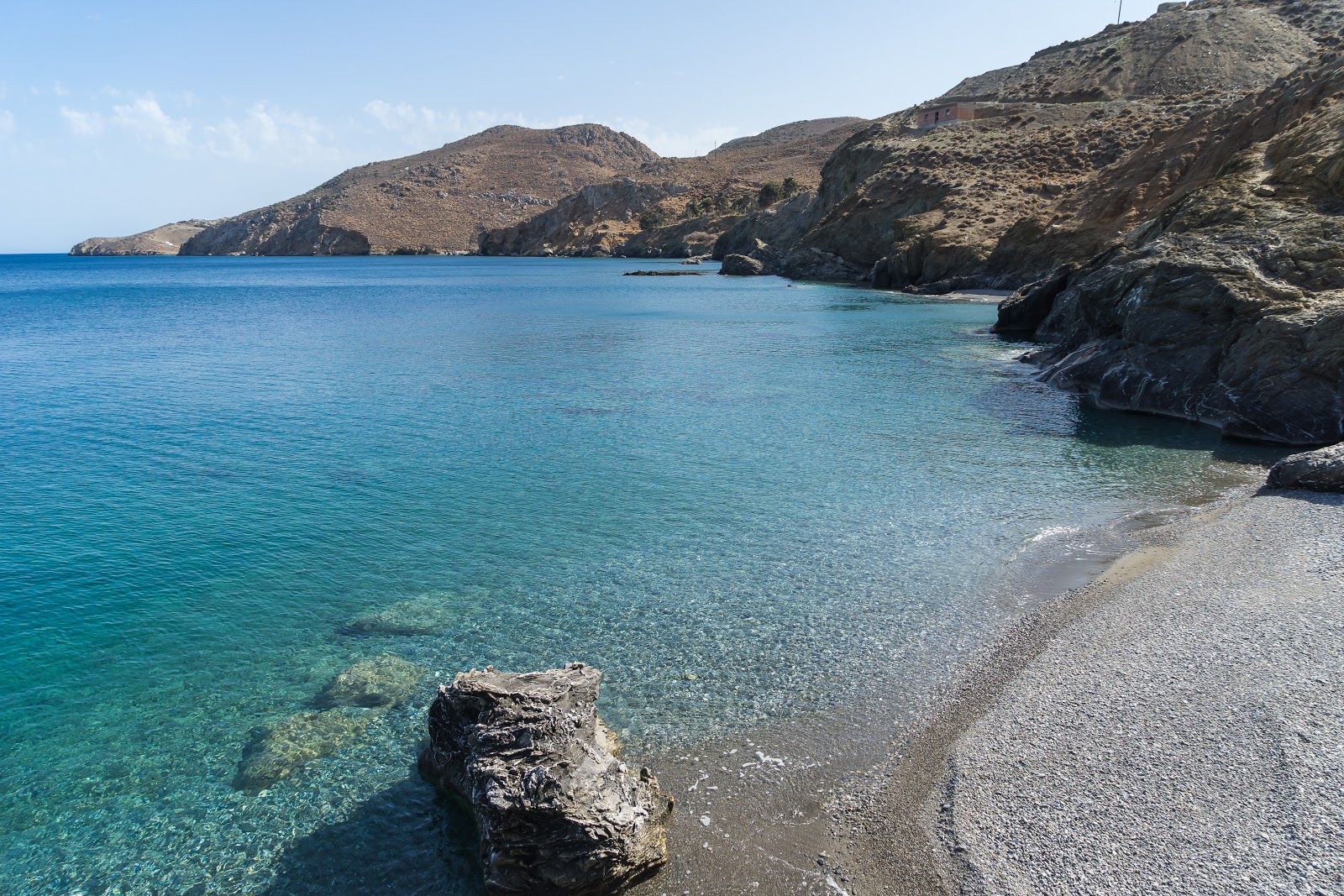 Photo de Tzanakia beach avec l'eau cristalline de surface