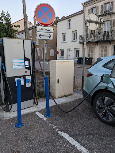 Borne de recharge de véhicules électriques KiWhi Pass Charging Station Bruyères