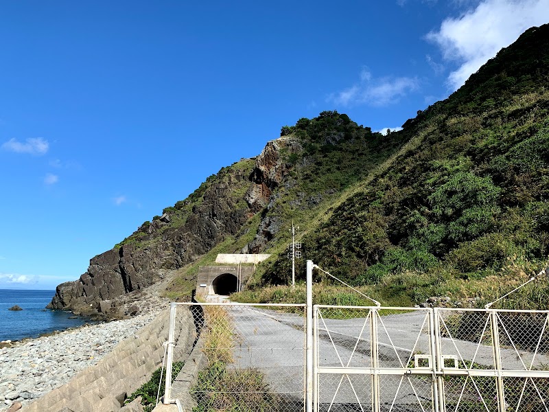 Zatsun tunnel climbing area