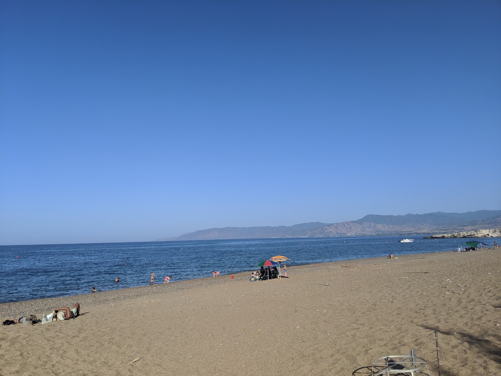 Foto di Anassa beach con molto pulito livello di pulizia