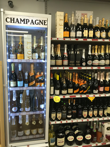Liquor Store «Westford Package Wine & Spirits», reviews and photos, 175 Littleton Rd E, Westford, MA 01886, USA