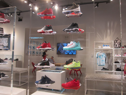 Shoe Store «Footaction», reviews and photos, 32 S State St, Chicago, IL 60603, USA