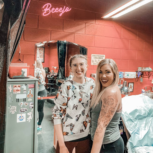 Tattoo Shop «Fishpig Ink», reviews and photos, 318 Woodward Ave, Muscle Shoals, AL 35661, USA