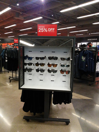 Clothing Store «Nike Factory Store», reviews and photos, 1101 Outlet Collection Way, Auburn, WA 98001, USA