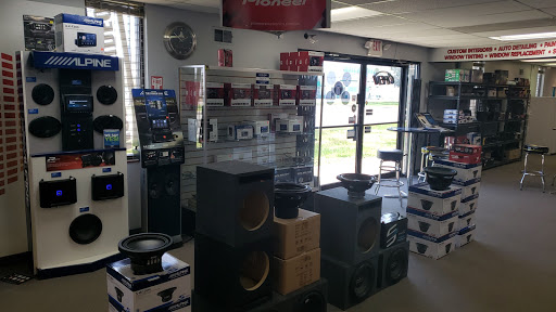 Car Stereo Store «WOW Electronics», reviews and photos, 21165 Gratiot Ave, Eastpointe, MI 48021, USA