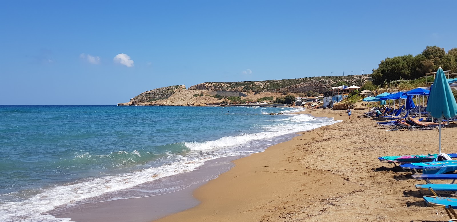 Fotografija Skaleta beach z rjavi pesek površino