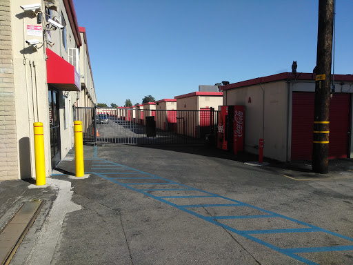 Self-Storage Facility «CubeSmart Self Storage», reviews and photos, 198 W Artesia Blvd, Long Beach, CA 90805, USA