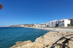 Playa El Chucho Nerja image