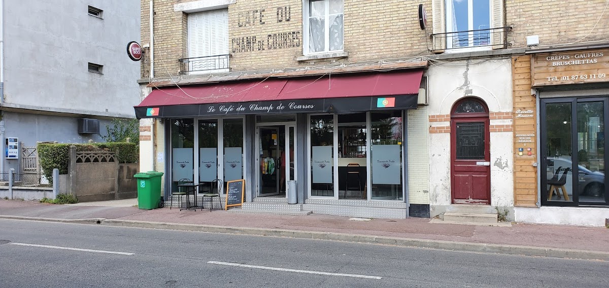 Cafe du champ de course à Soisy-sous-Montmorency