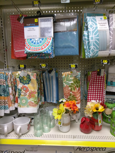 Discount Store «Dollar General», reviews and photos, 12720 W Nine Mile Rd, Oak Park, MI 48237, USA