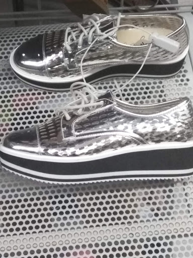 Shopping Mall «Oakdale Village Shopping Center», reviews and photos, 8301 3rd St N, St Paul, MN 55128, USA