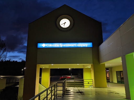 Sportswear Store «Columbia Sportswear Outlet», reviews and photos, 3 Monroe Pkwy, Lake Oswego, OR 97035, USA