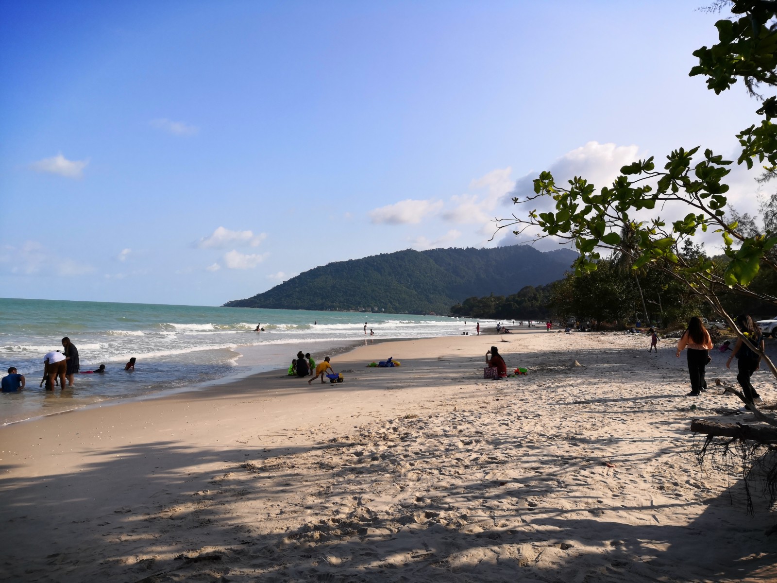 Photo de Nai Phlao Beach avec sable lumineux de surface