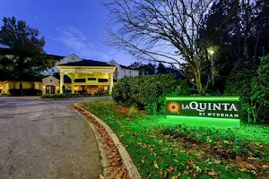La Quinta Inn & Suites by Wyndham Raleigh Crabtree image