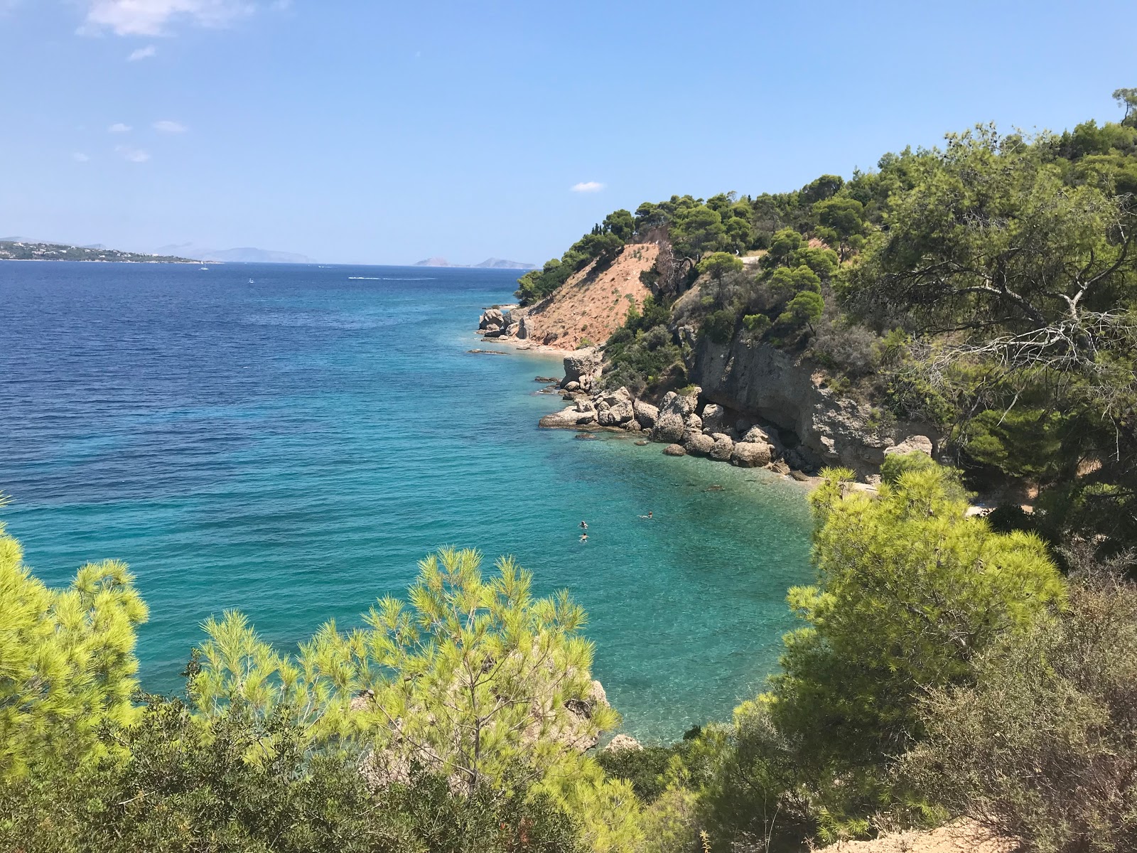 Spetses Beach的照片 带有米色卵石表面