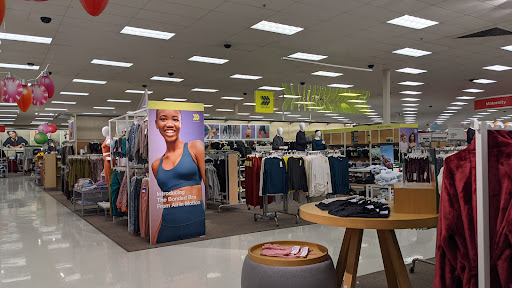 Department Store «Target», reviews and photos, 18855 N Market Pl Dr, Aurora, OH 44202, USA