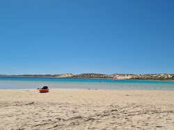 Coral Bay Beach'in fotoğrafı ve yerleşim