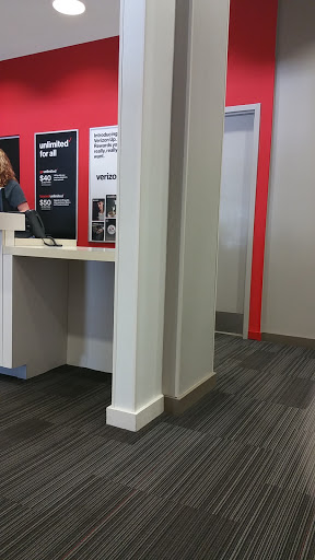 Cell Phone Store «Verizon», reviews and photos, 1278 NY-300, Newburgh, NY 12550, USA