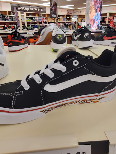 Shoe Store «Famous Footwear», reviews and photos, 5500 Grossmont Center Dr, La Mesa, CA 91942, USA