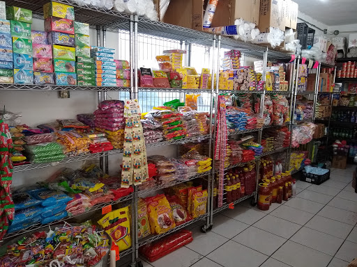 Dulceria El Bombon y frutería El Angel en Guadalupe