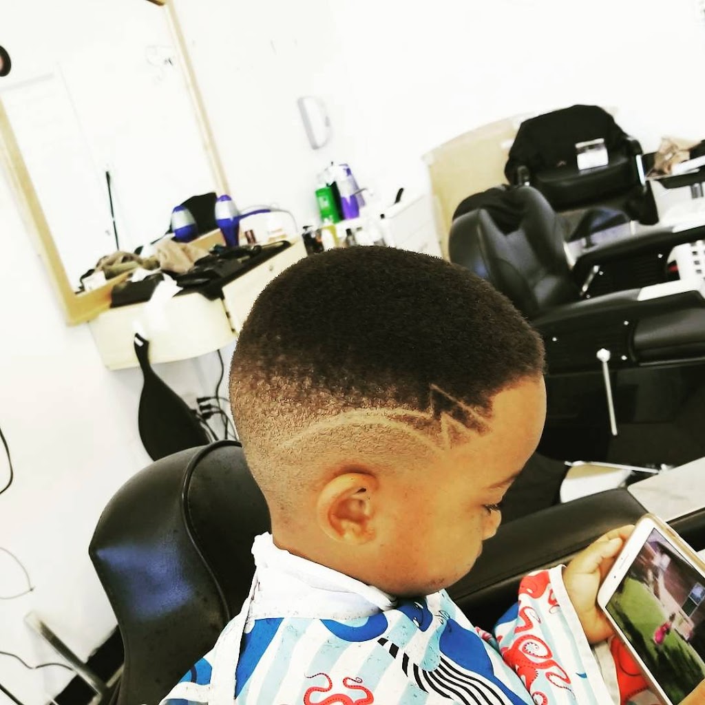 Kevin's Kutz and barbershop 28607