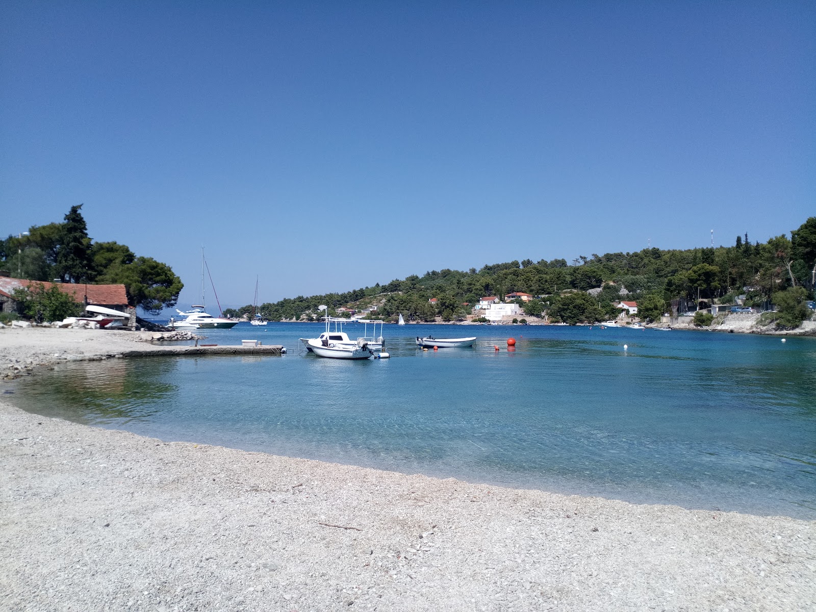 Banje beach'in fotoğrafı küçük koy ile birlikte