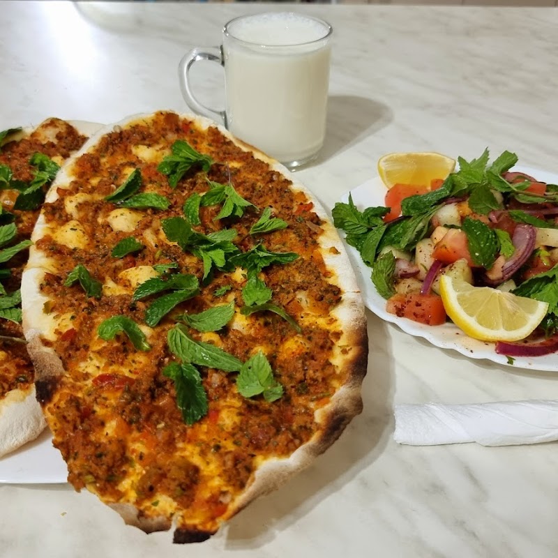 Istanbul carignano pizza kebap