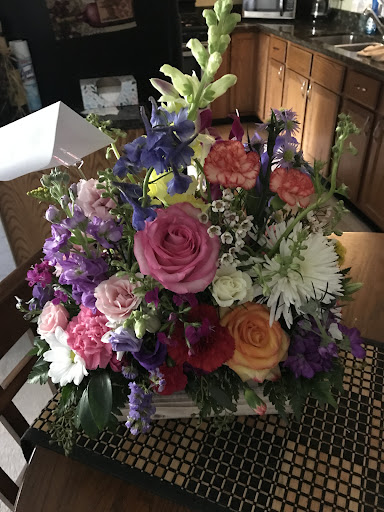 Gift Shop «Avenue Flower Shop», reviews and photos, 10632 S Cicero Ave, Oak Lawn, IL 60453, USA