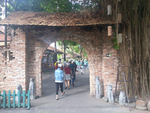 Van Thanh Swimming Pool