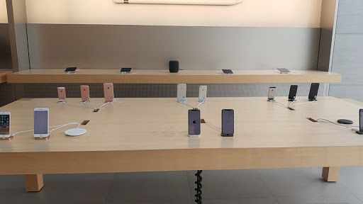 Computer Store «Apple Highland Village», reviews and photos, 4012 Westheimer Rd, Houston, TX 77027, USA