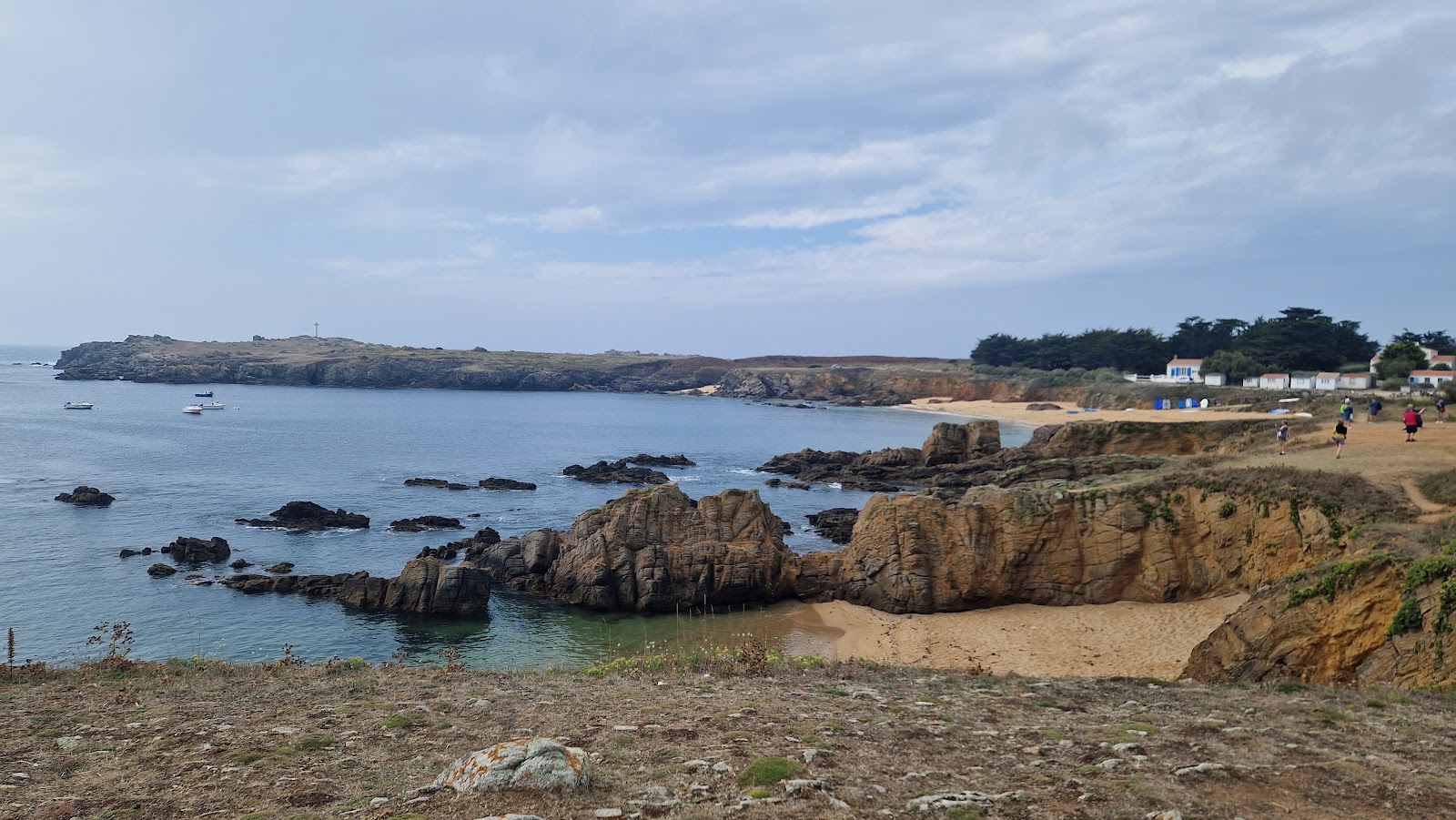 Plage des Sabias'in fotoğrafı geniş bir kıyı şeridi ile birlikte