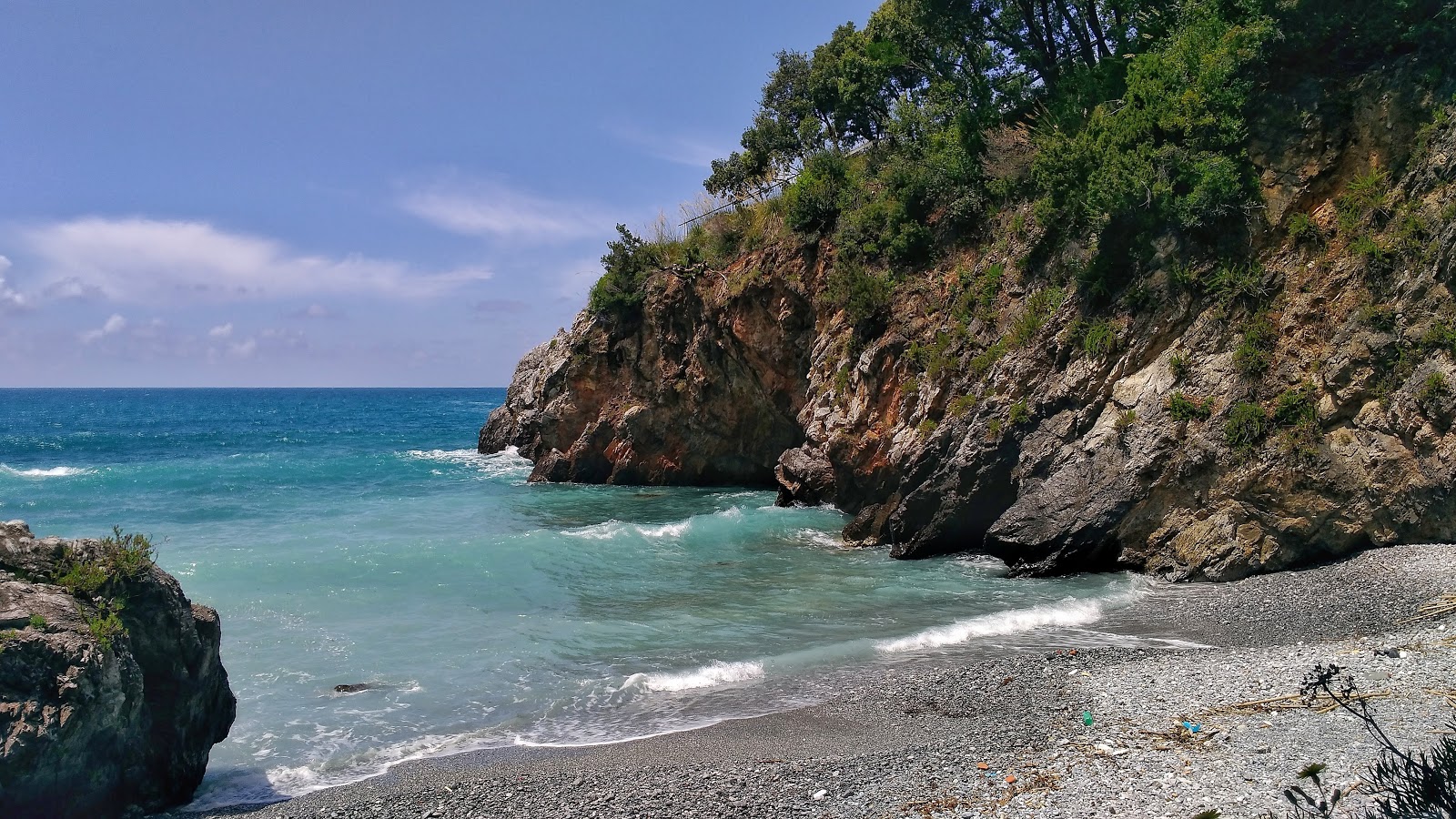 Fotografie cu Spiaggia Cala del Citro cu o suprafață de apa albastra