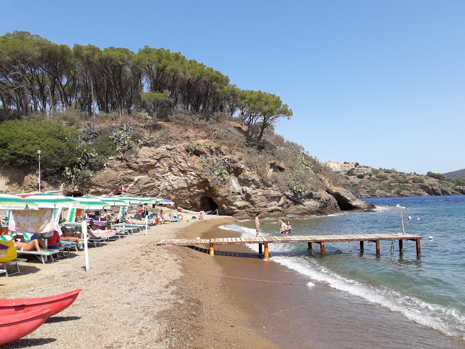 Zdjęcie Naregno beach z przestronna zatoka