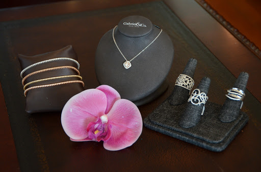 Jeweler «K Hollis Jewelers», reviews and photos, 147 S Randall Rd, Batavia, IL 60510, USA