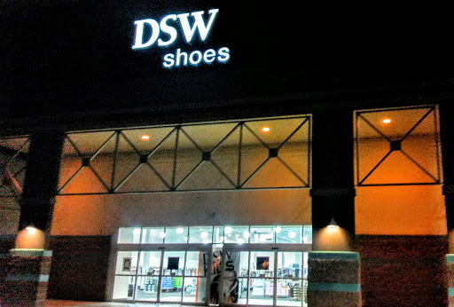 DSW Designer Shoe Warehouse, 7555 W Bell Rd, Peoria, AZ 85382, USA, 