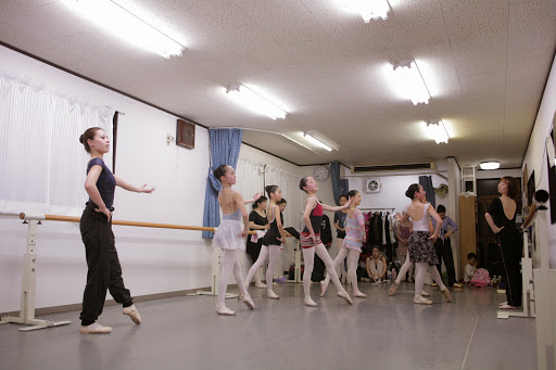 ダンススクール Matsuihibinobareeakademi Sakadoko
