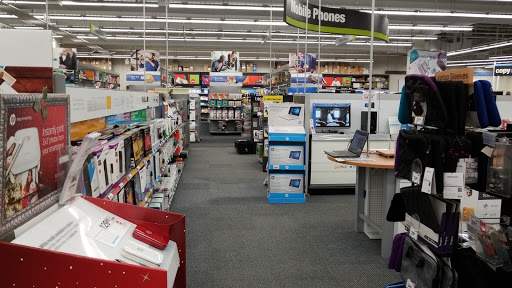 Office Supply Store «Staples», reviews and photos, 2950 Belcrest Center Dr, Hyattsville, MD 20782, USA