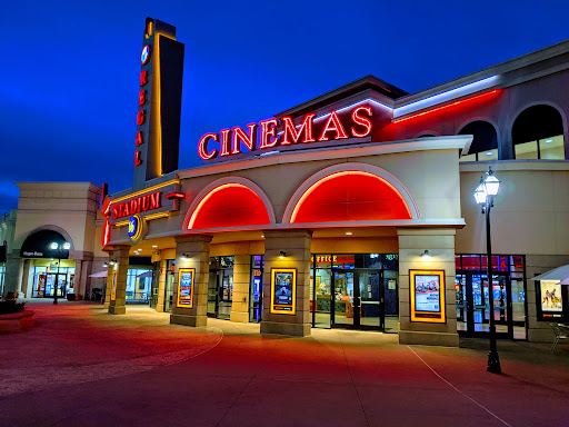 Movie Theater «Regal Cinemas Deer Park 16 IMAX & RPX», reviews and photos, 455 Commack Rd, Deer Park, NY 11729, USA