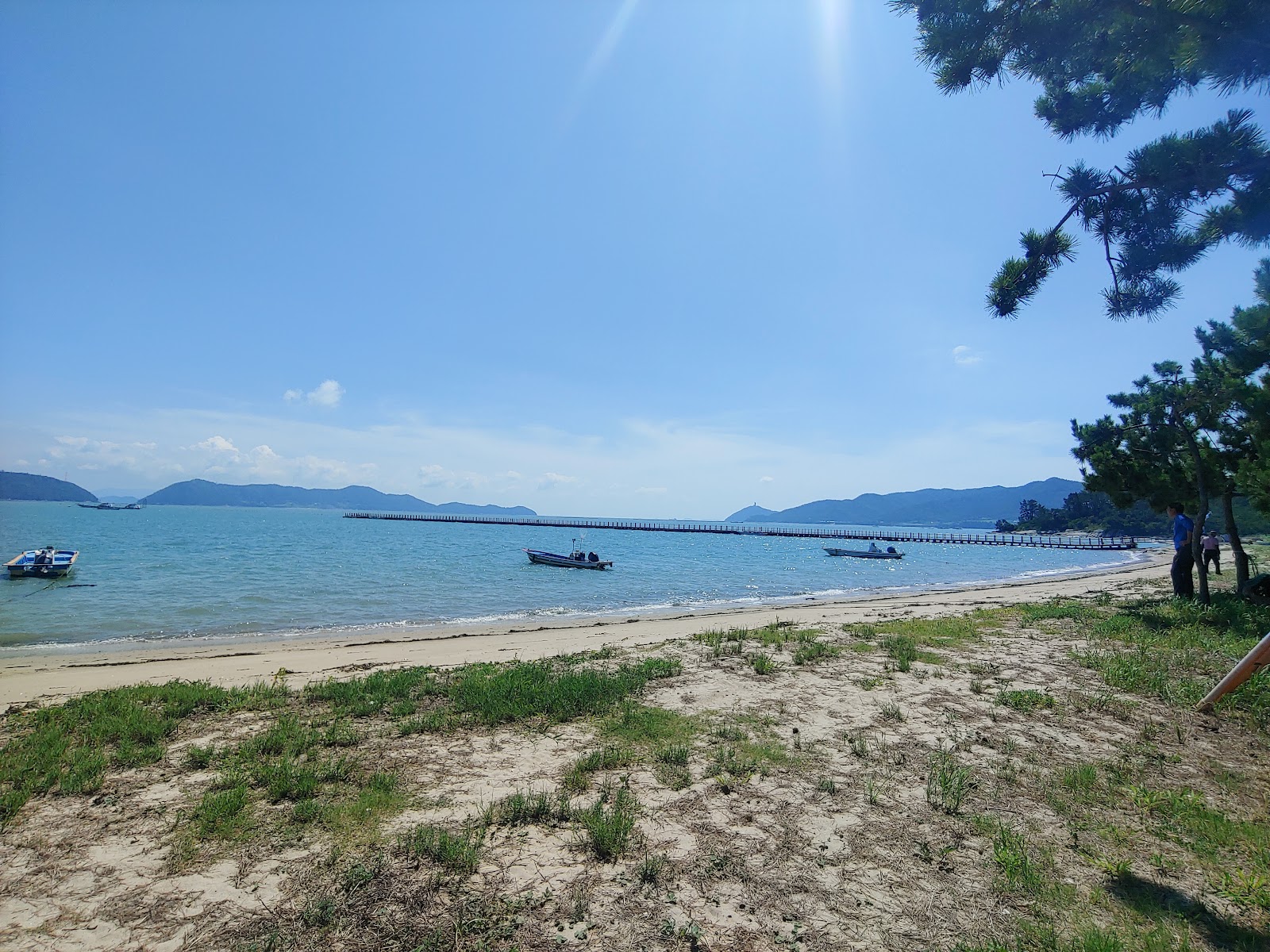 Foto von Sagumi Beach mit beiger sand Oberfläche