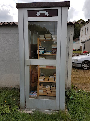 La cabine téléphonique de Roche-d'Agoux à Roche-d'Agoux