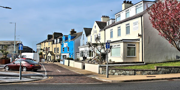 The Hut Sea Front Inn Holyhead